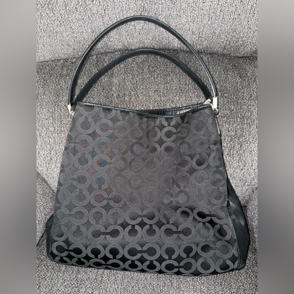 Authentic Coach bag! Perfect for everyday use 🚨 SEND ME OFFER 🚨